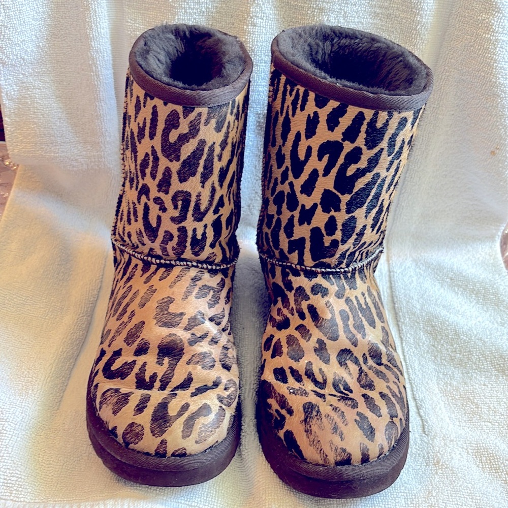 UGG Boots leopard size 8